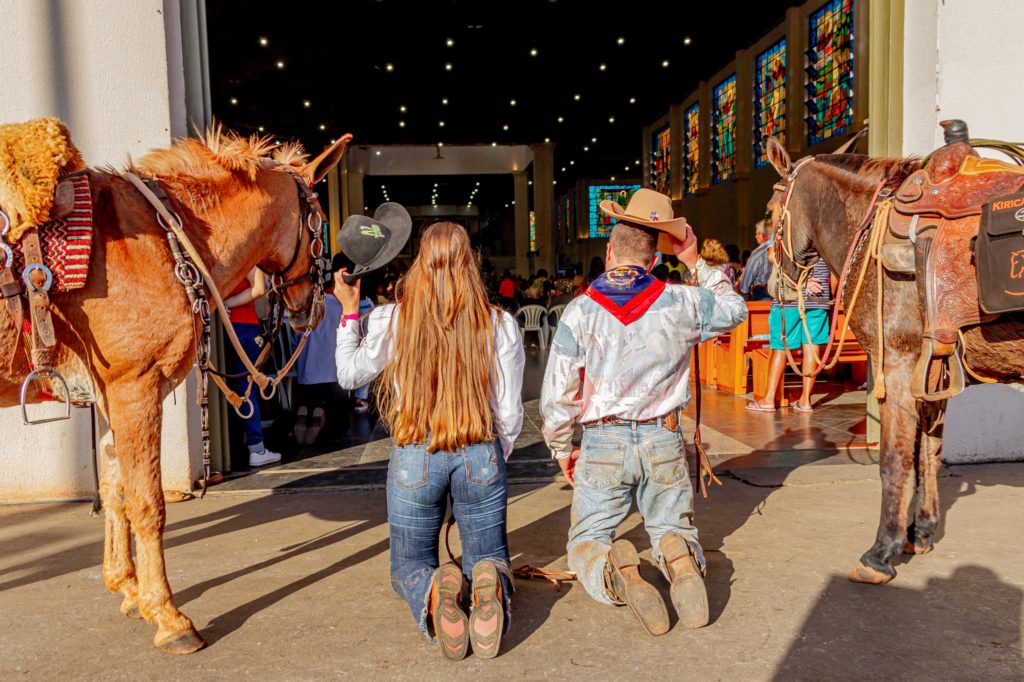 Romaria do Divino Pai Eterno: Uma jornada de fé Através das lentes de Lucas Machado