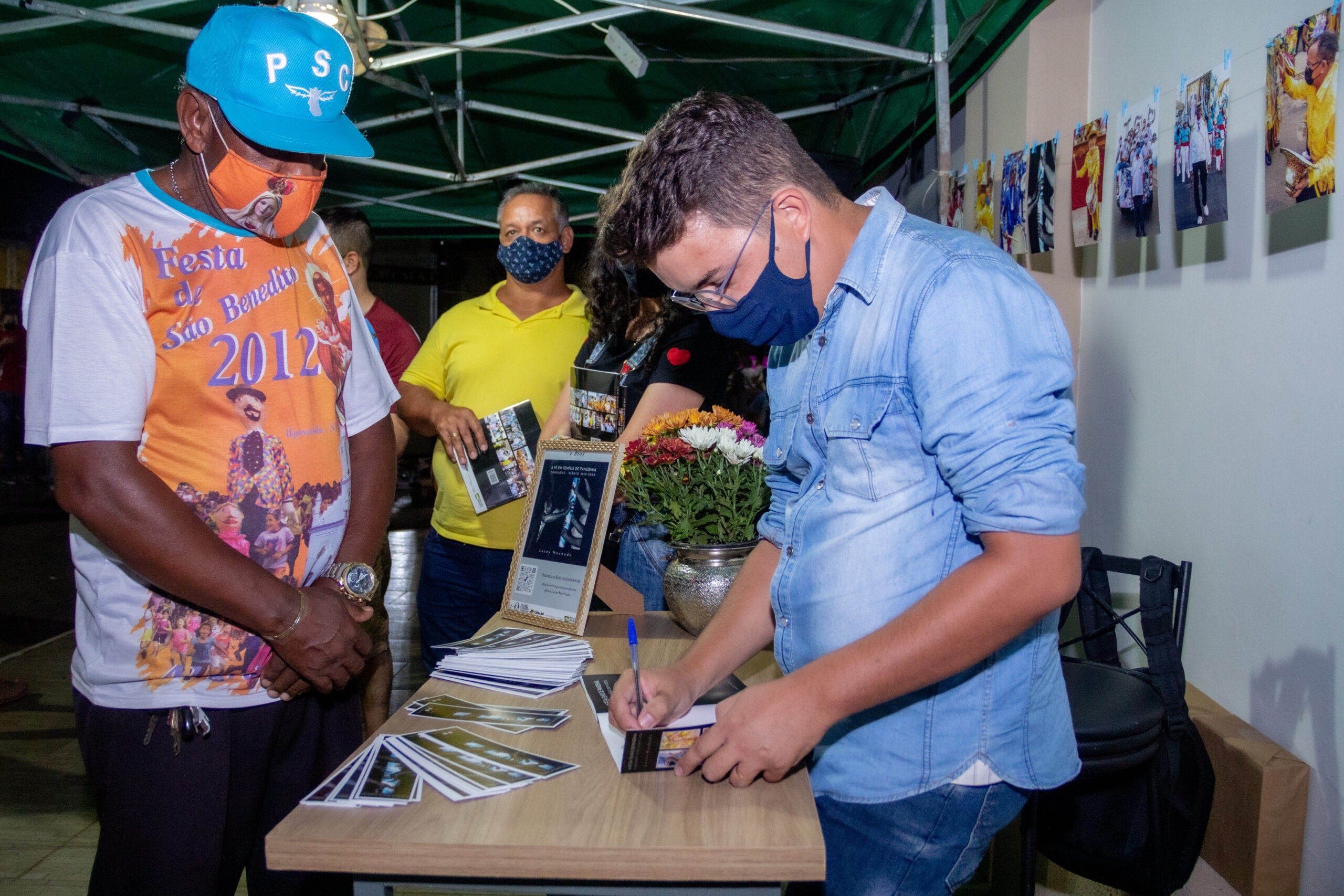 Escritor Lucas Machado relança livro “A fé em tempos de pandemia: Congadas Biênio 2019-2020