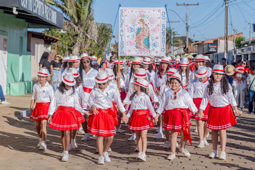 Fotógrafo Lucas Machado documenta as tradições das Congadas em Três Ranchos; veja fotos