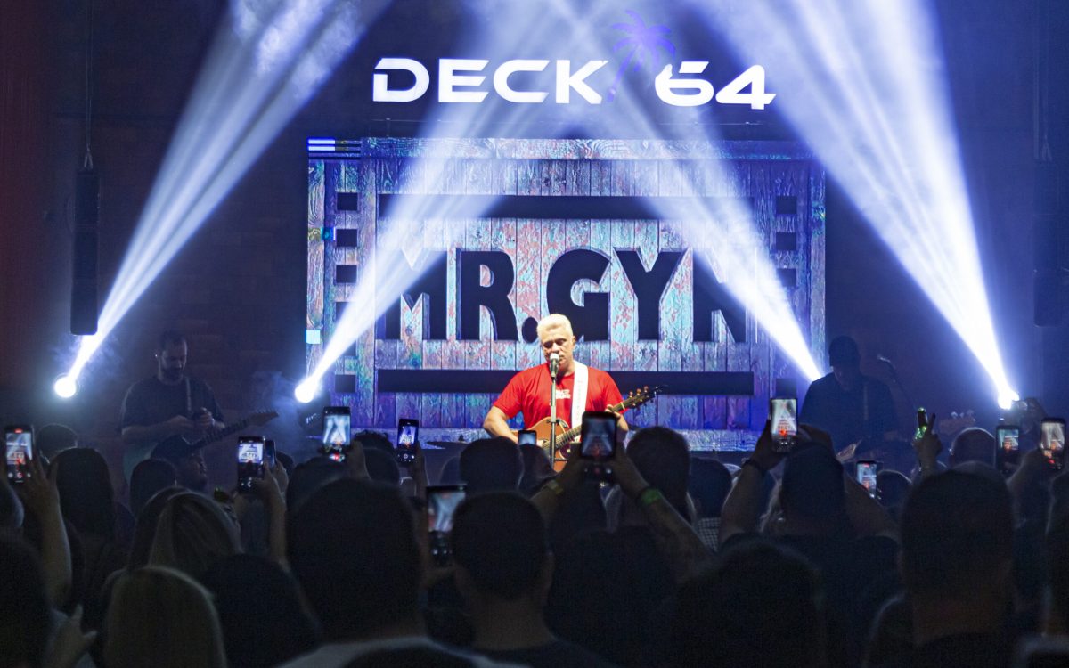 Mr Gyn levanta o público no Deck 64 em noite de nostalgia e energia em Catalão