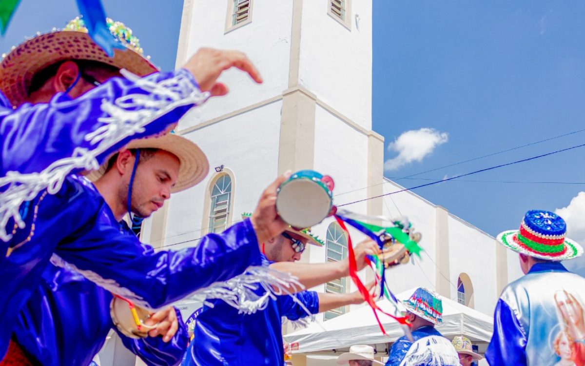 Com fotografia de Lucas Machado, Congadas de Catalão ganham destaque em lista dos 100 lugares imperdíveis do Brasil pela Folha de São Paulo