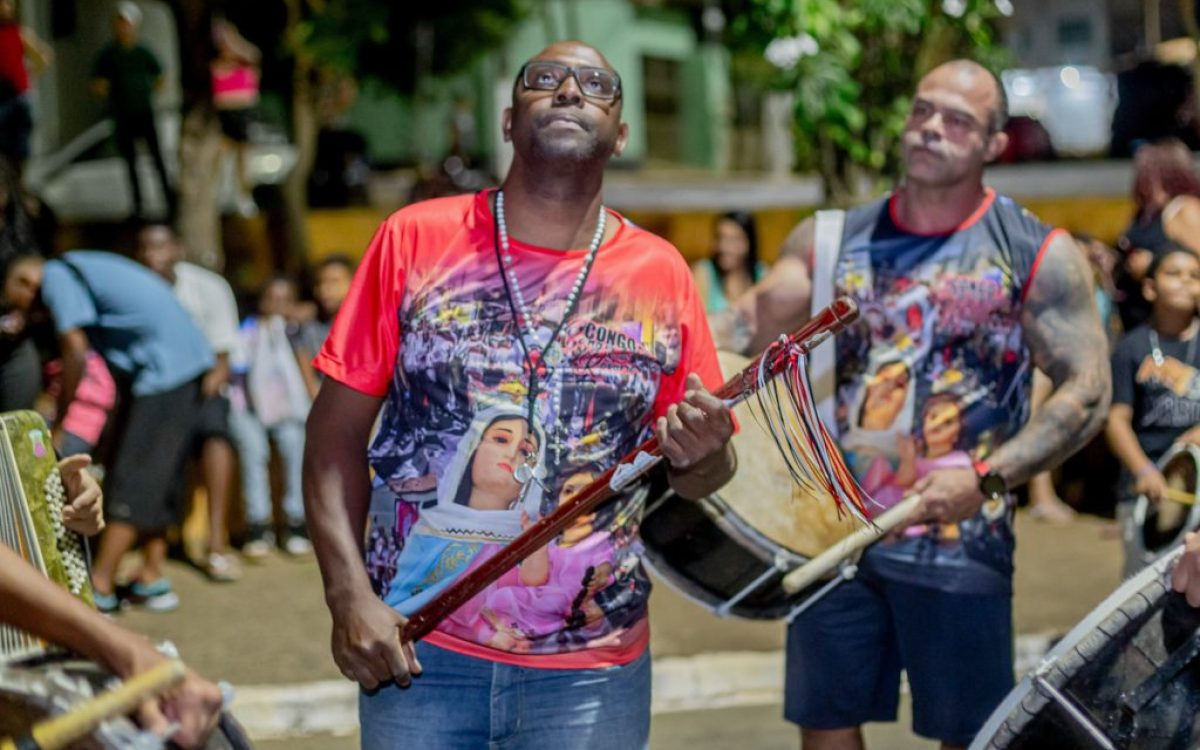 “A Força da Tradição: Novos Ensaios das Congadas em Catalão para a Festa do Rosário 2024” – Por Lucas Machado