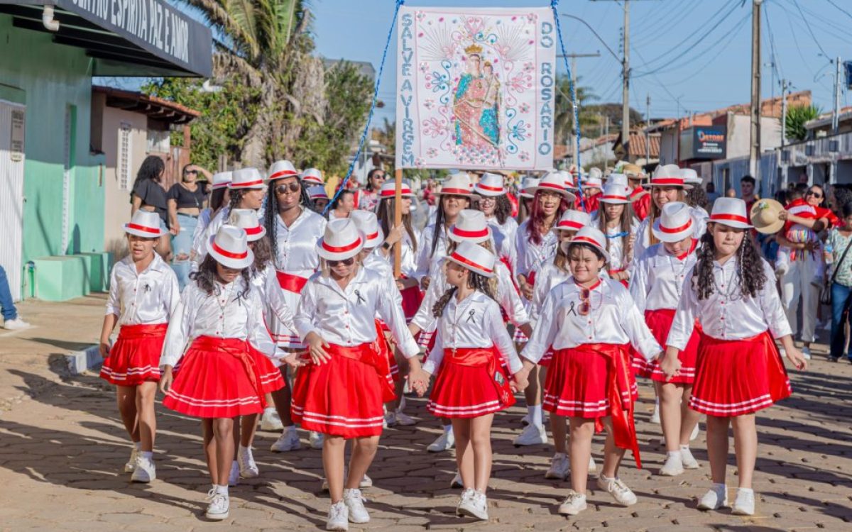 Fotógrafo Lucas Machado documenta as tradições das Congadas em Três Ranchos; veja fotos